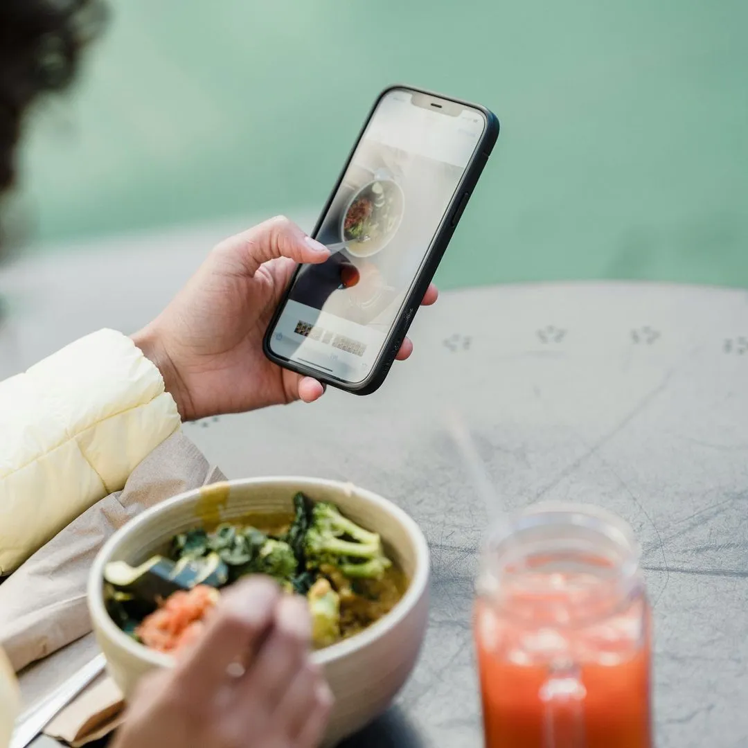 Influencer e Cibo sui Social: Come il Digitale Sta Ridisegnando la Tavola